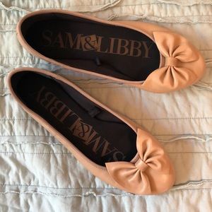 Nude flats with bows